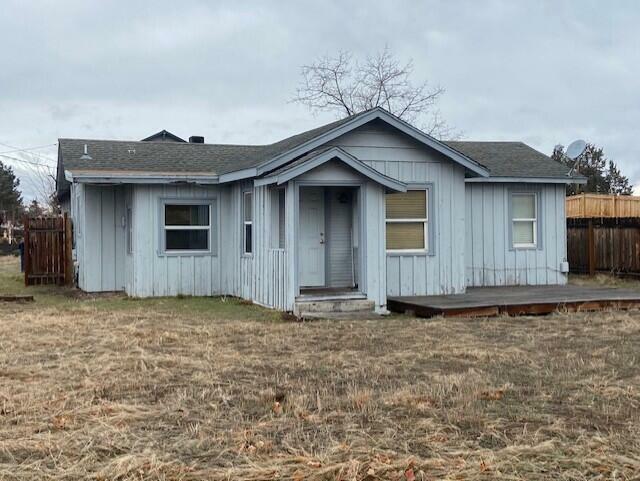 Property Photo: 1413 SW Quartz Avenue OR 97756