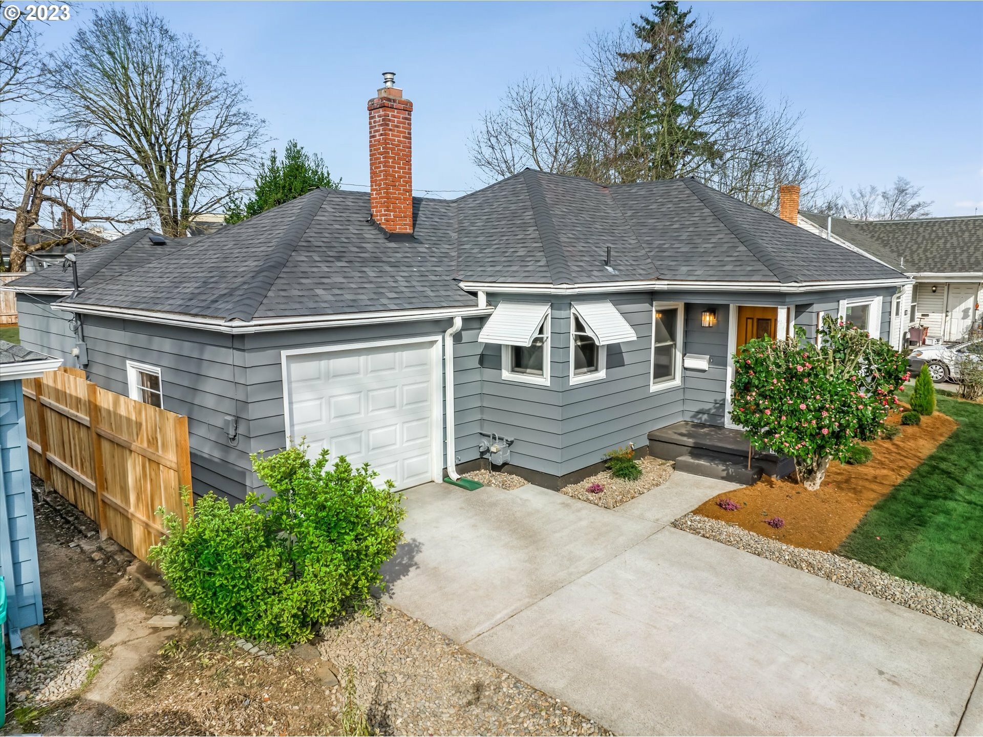 Property Photo:  9273 SE Alder St  OR 97216 