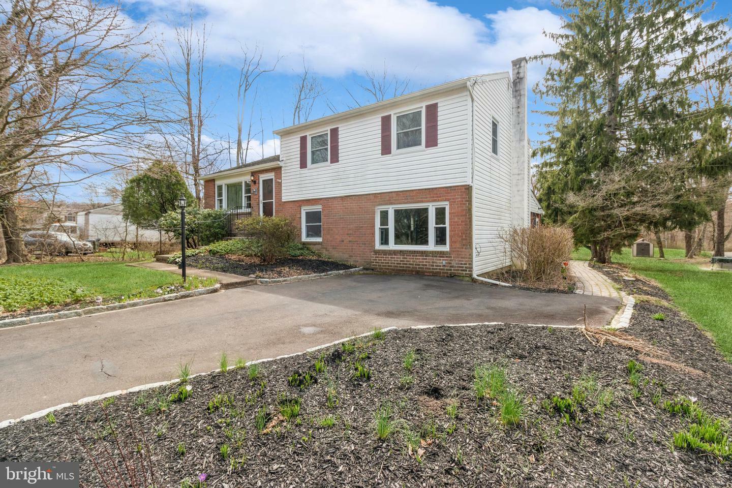 91 Blue Jay Road  Chalfont PA 18914 photo