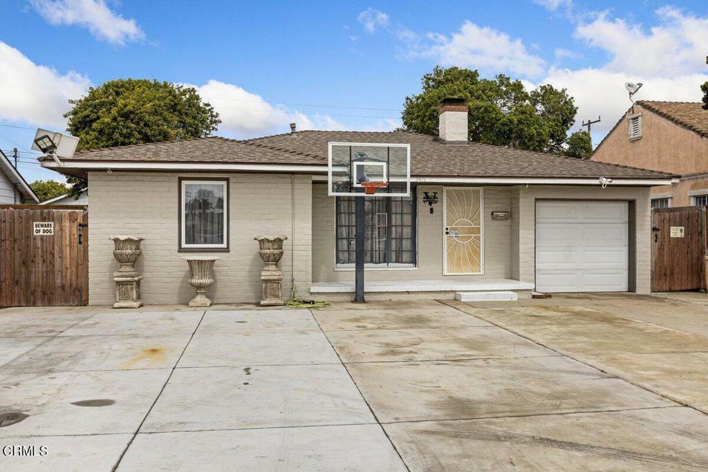 Property Photo:  145 E Date Street  CA 93033 