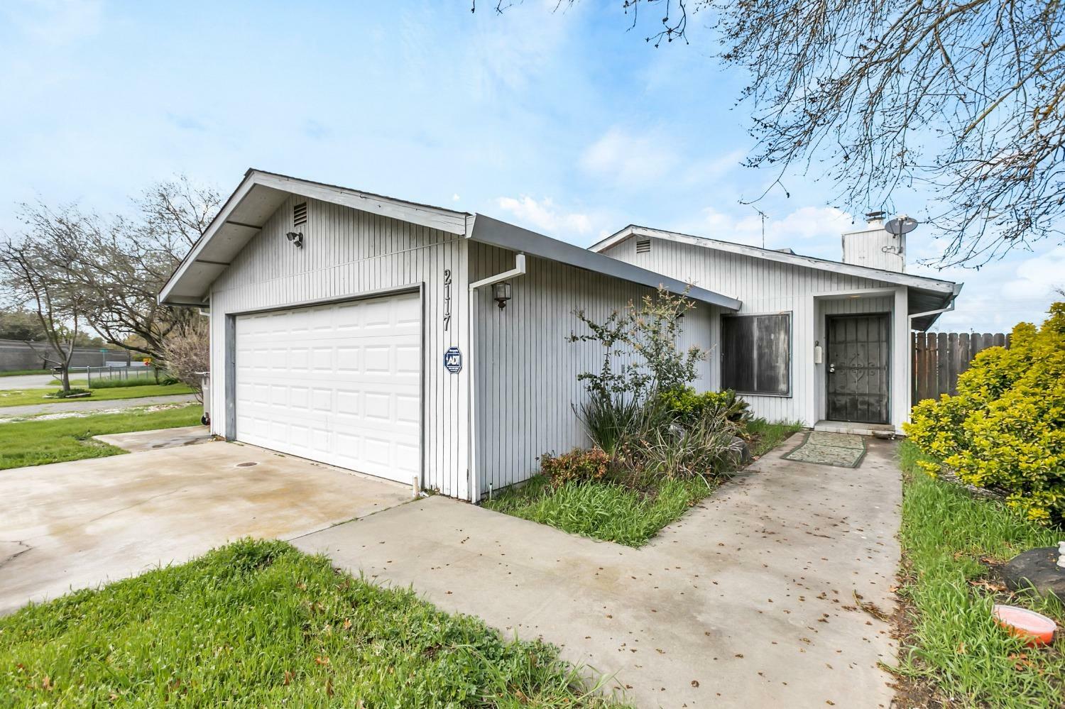 Property Photo:  2117 Harris Avenue  CA 95838 