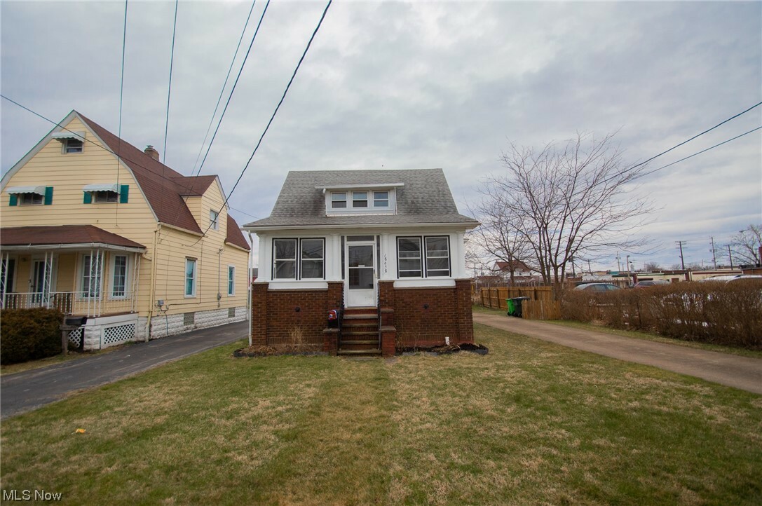 Property Photo: 18658 Abby Avenue OH 44119