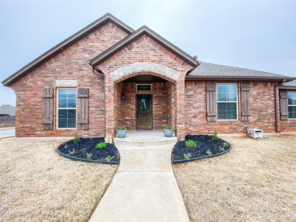 Property Photo:  728 Tall Grass Drive  OK 73099 