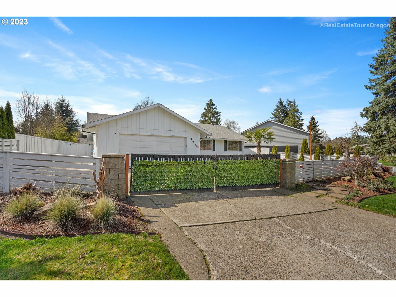 925 NW 8th Dr  Hillsboro OR 97124 photo