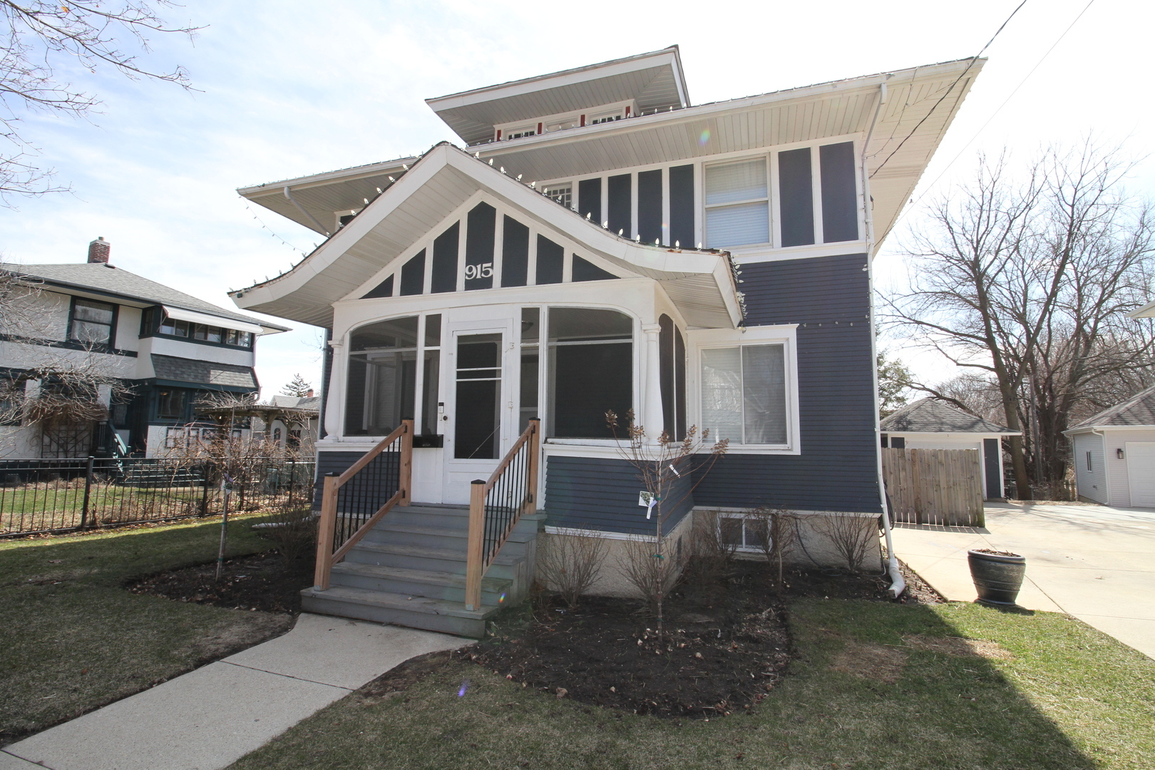 Property Photo: 915 Larkin Avenue IL 60123