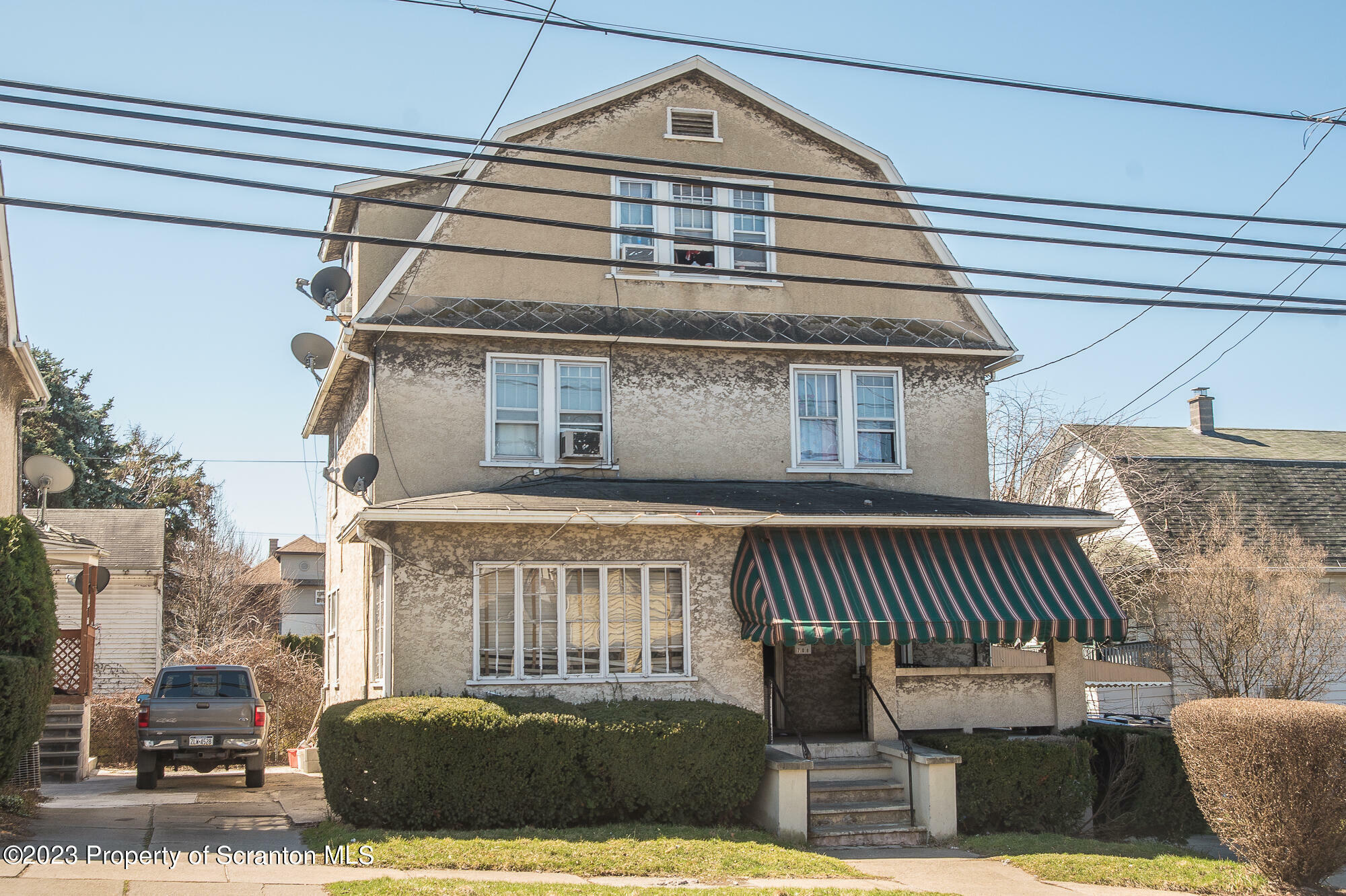 Property Photo:  708 Moosic Street  PA 18505 