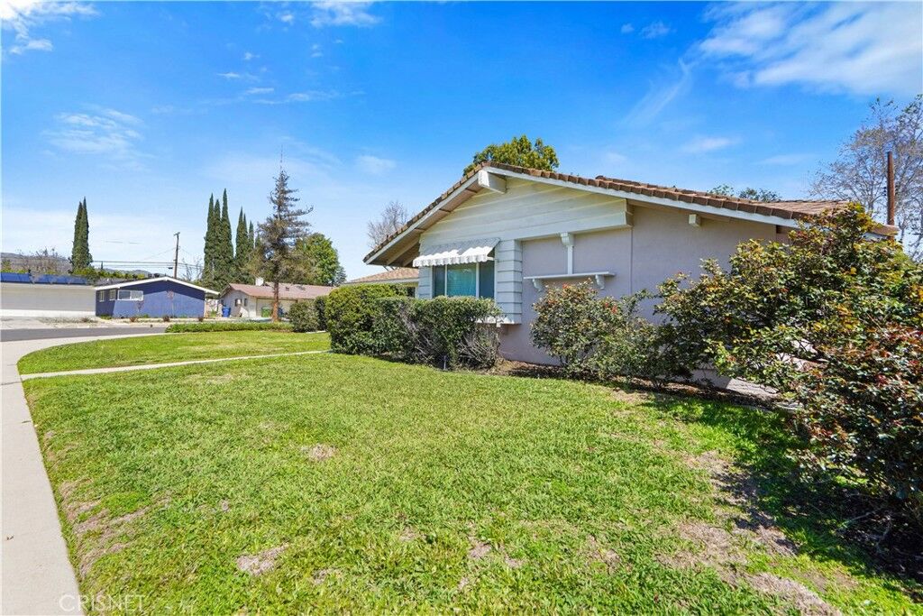 Property Photo:  9836 Quakertown Avenue  CA 91311 