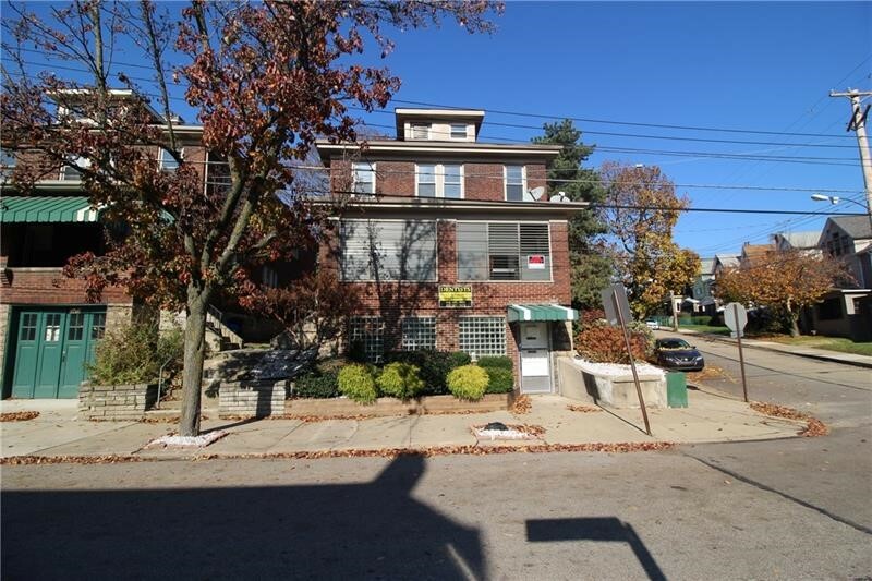 Property Photo:  577 Alger St  PA 15207 