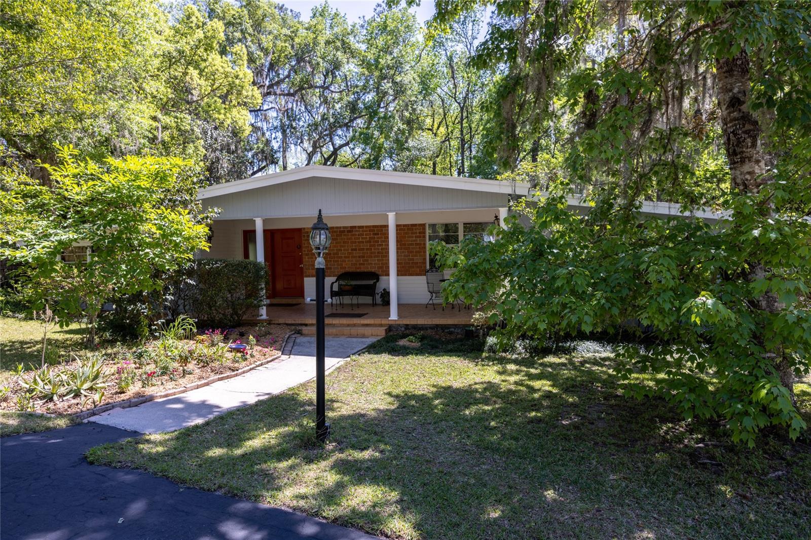 Property Photo: 2035 NW 12th Road FL 32605