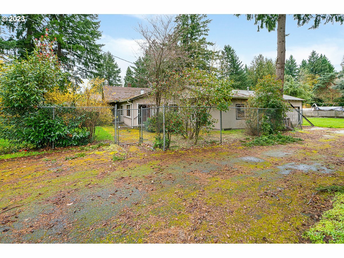 5650 Lakeview Blvd  Lake Oswego OR 97035 photo