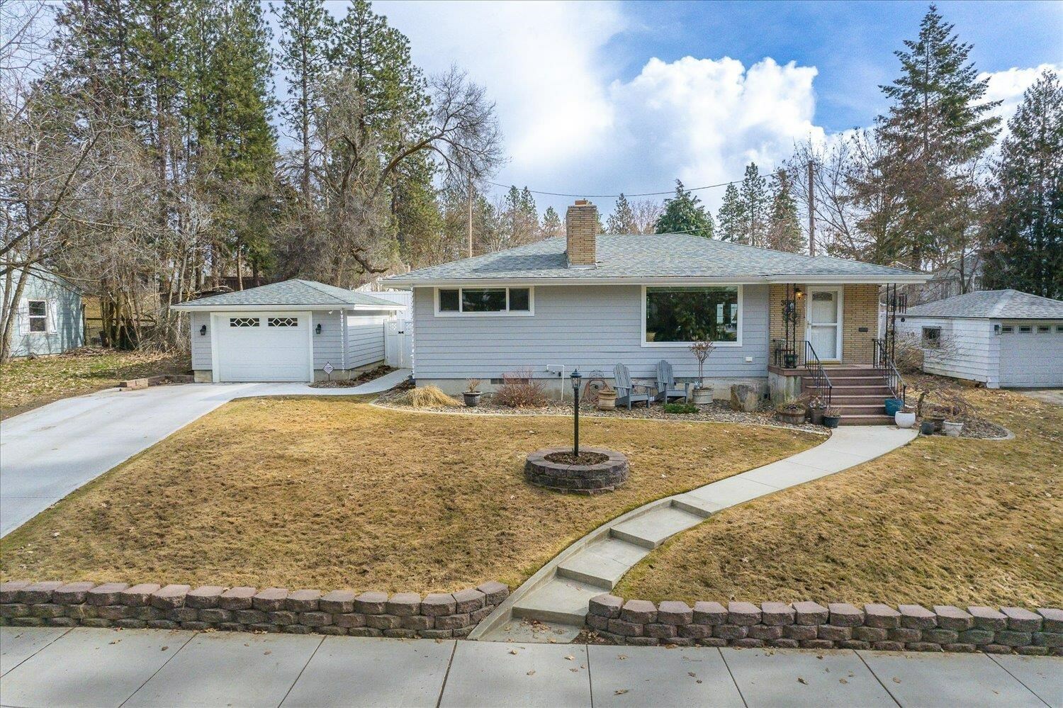 Property Photo: 3033 W Litchfield Pl WA 99205