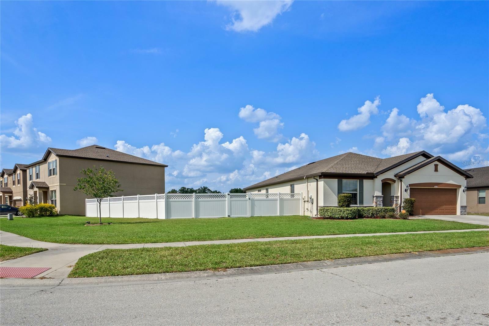 Property Photo:  8735 Hinsdale Heights Drive  FL 33868 