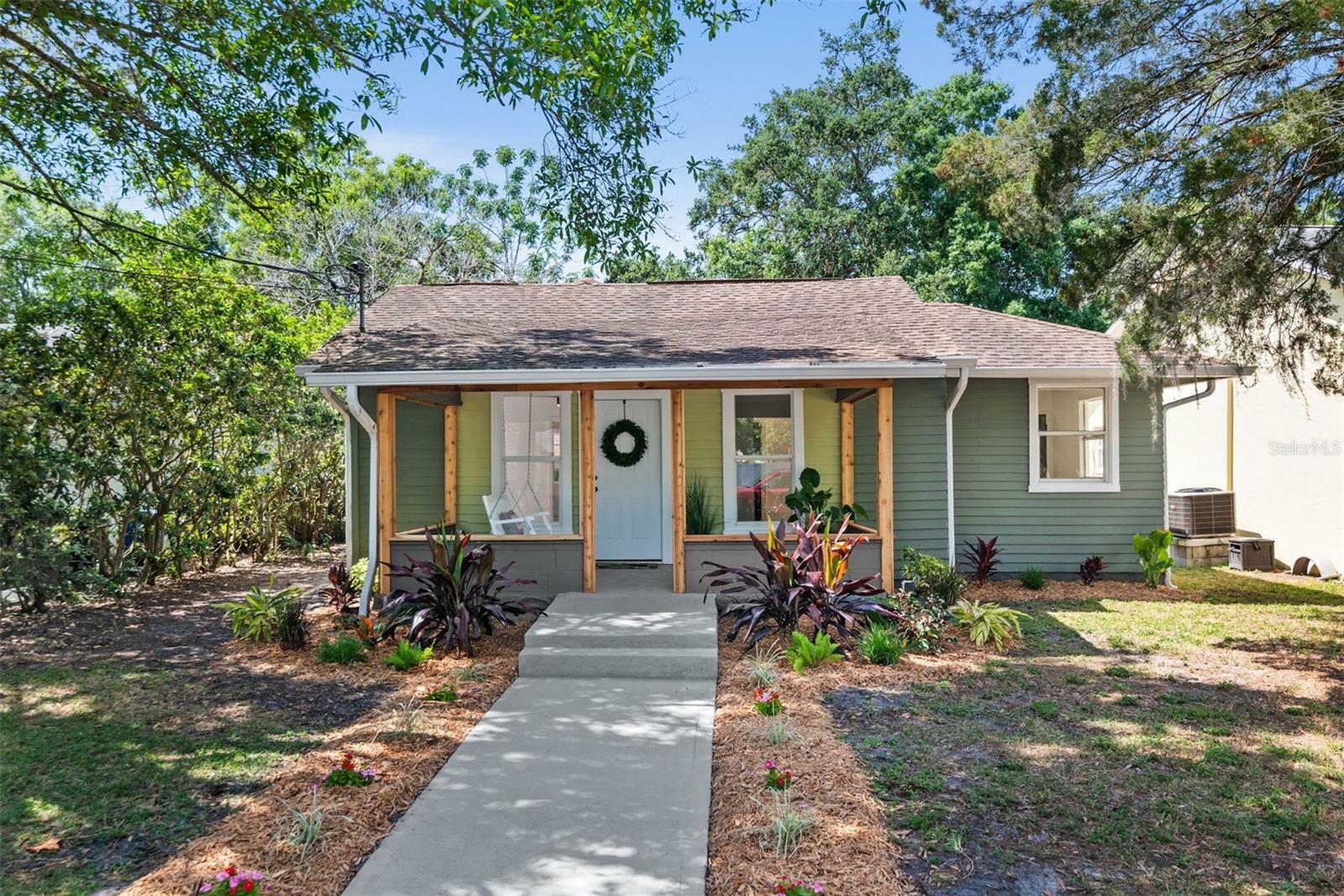 Property Photo:  302 Jefferson Avenue S  FL 34677 