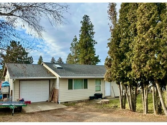 Property Photo:  704 NE High St  WA 98620 