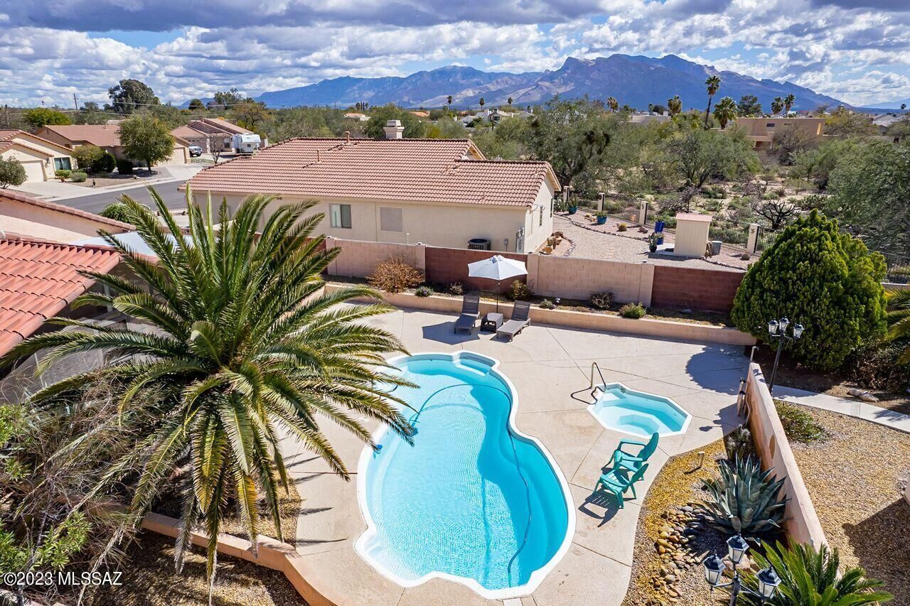 Property Photo:  3213 W Donovan Drive  AZ 85742 