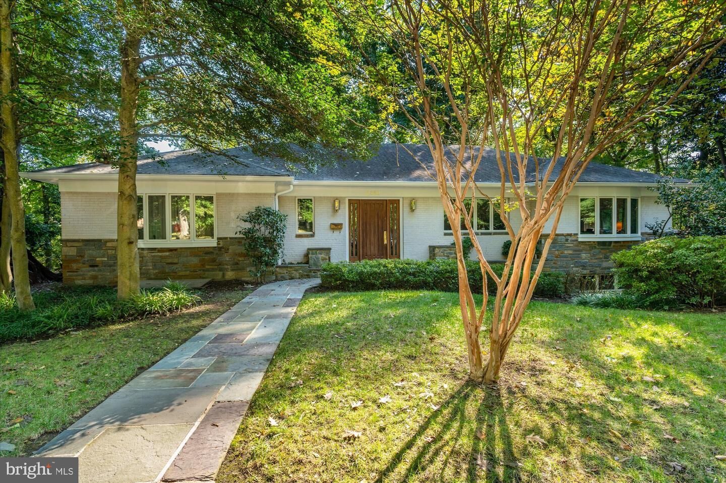 Property Photo:  2860 Albemarle Street NW  DC 20008 