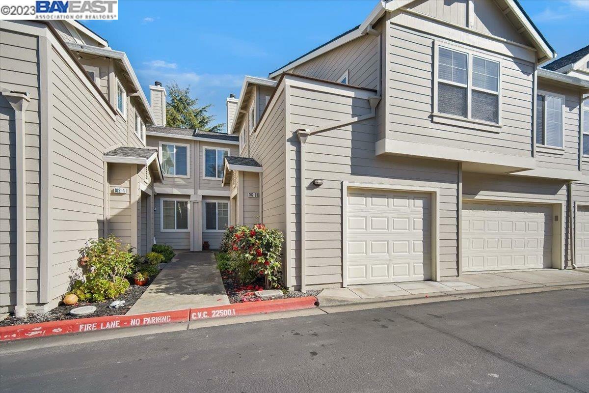 Property Photo:  102 Windward Cmn  CA 94551 