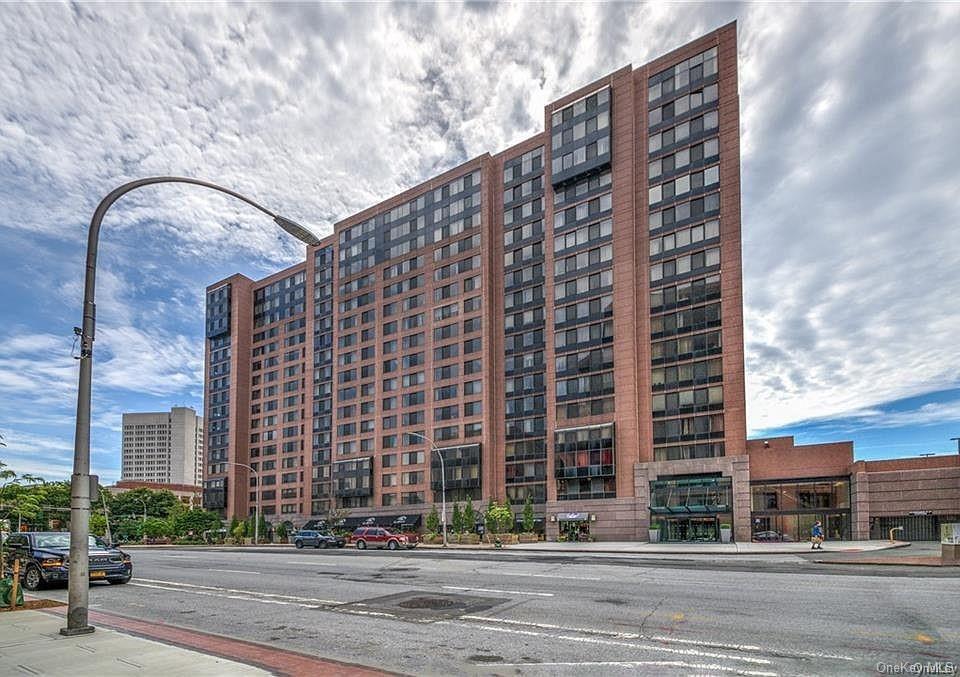 Property Photo: 4 Martine Avenue Ph105 NY 10606