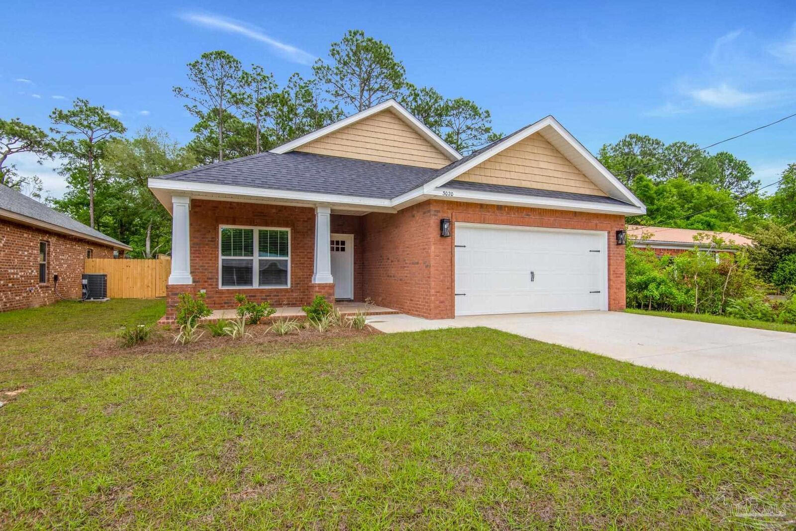 Property Photo: 3020 N 20th Ave FL 32583