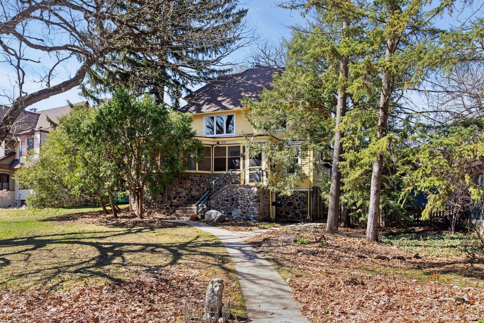 Property Photo:  2337 Carter Avenue  MN 55108 