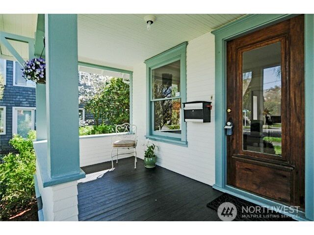 Property Photo:  2107 28th Avenue W  WA 98199 