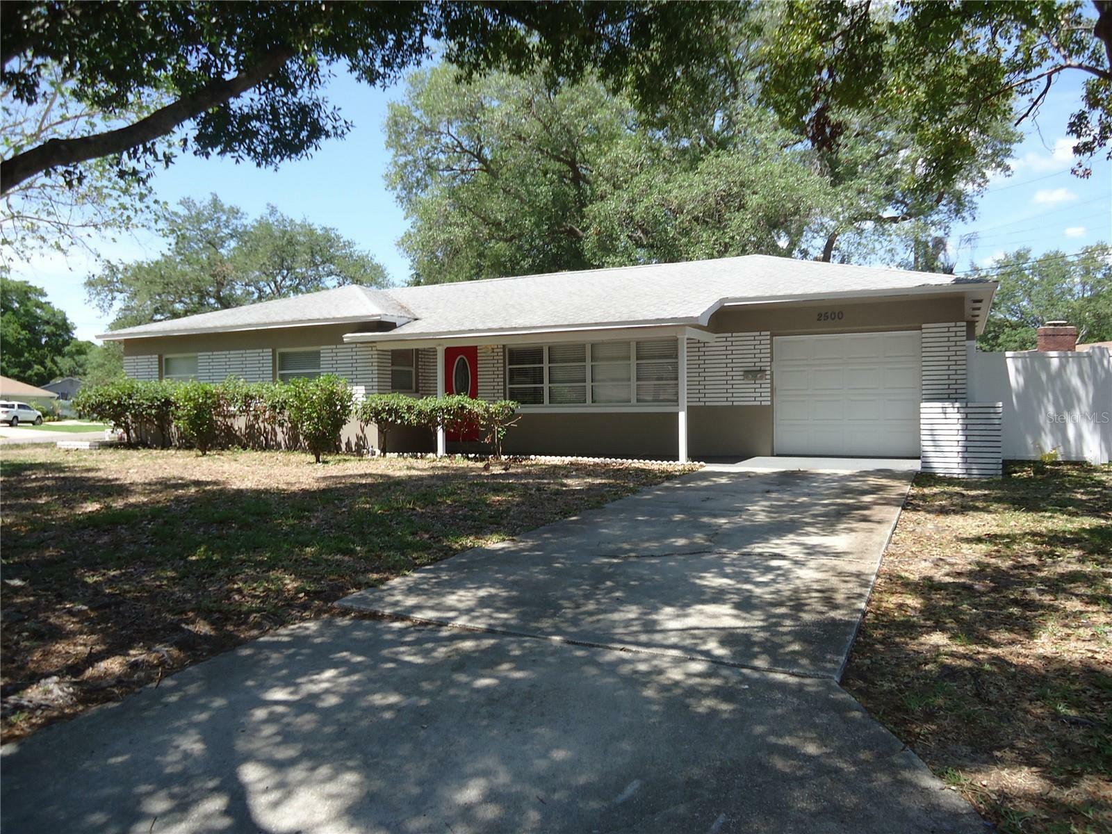 Property Photo:  2500 64th Way N  FL 33710 