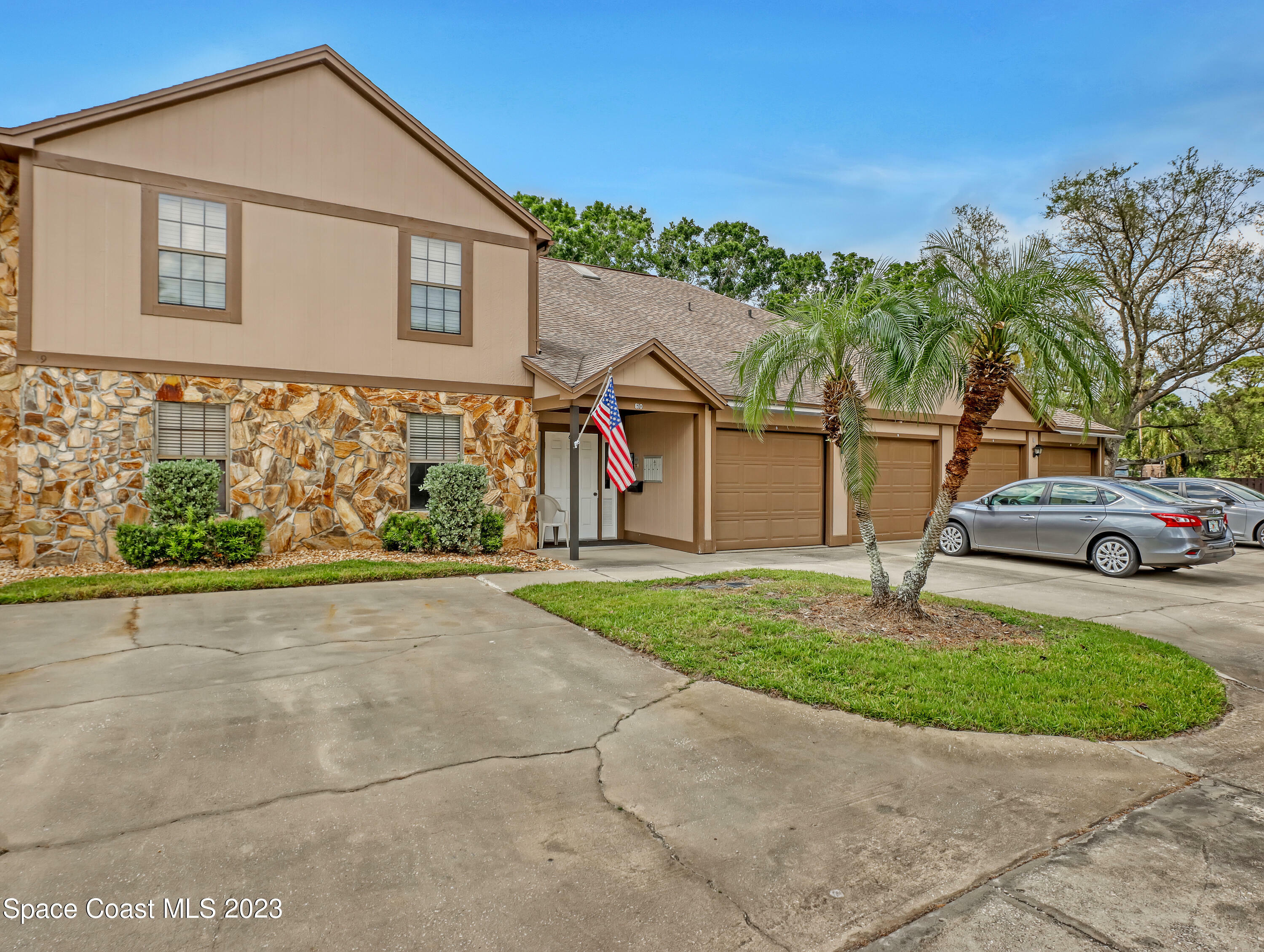 Property Photo:  610 Saint Albans Court  FL 32904 