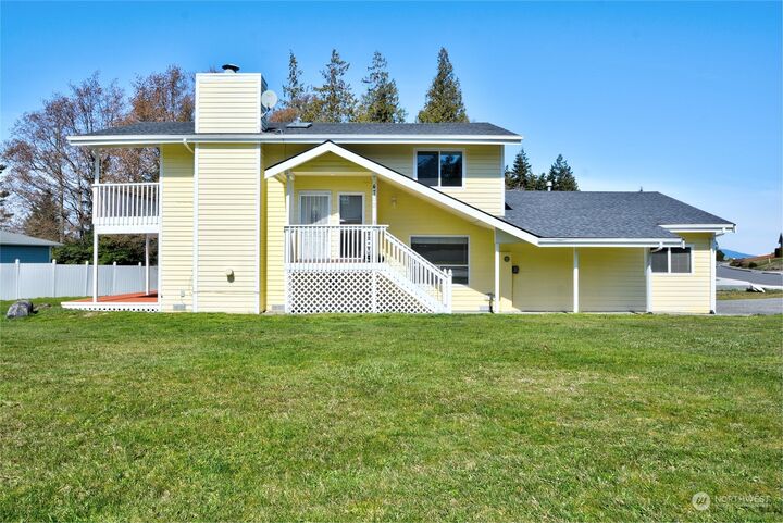 4702 Glasgow Way  Anacortes WA 98221 photo