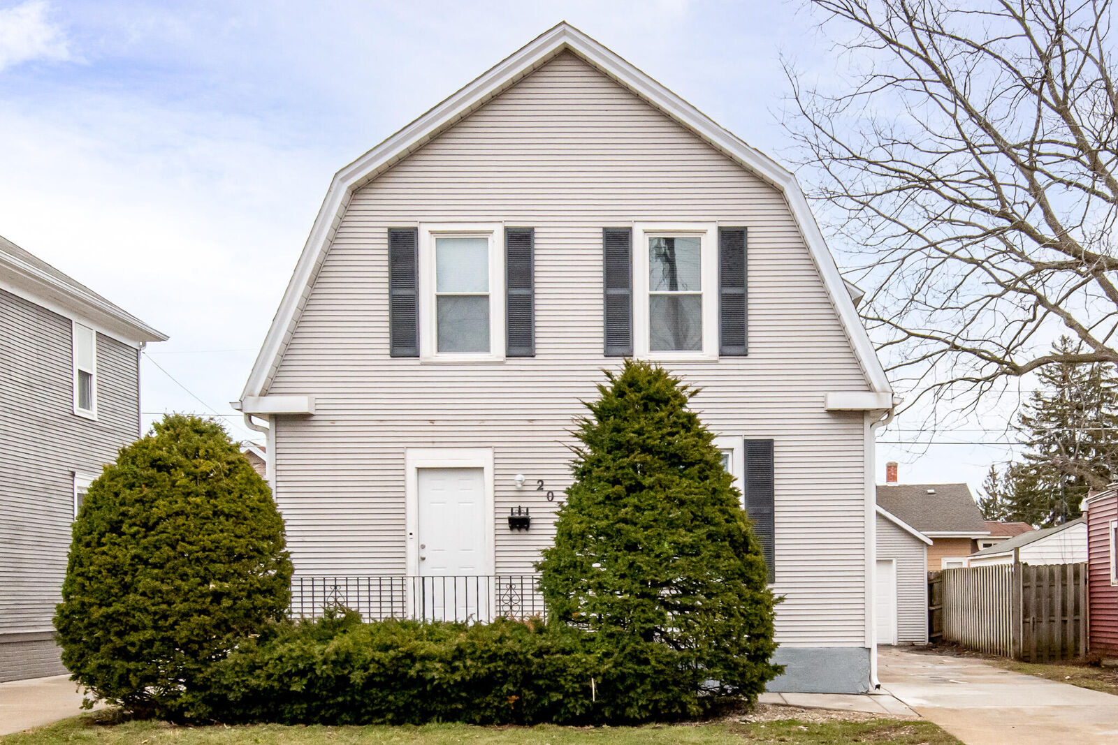 Property Photo:  2037 Lasalle St  WI 53402 