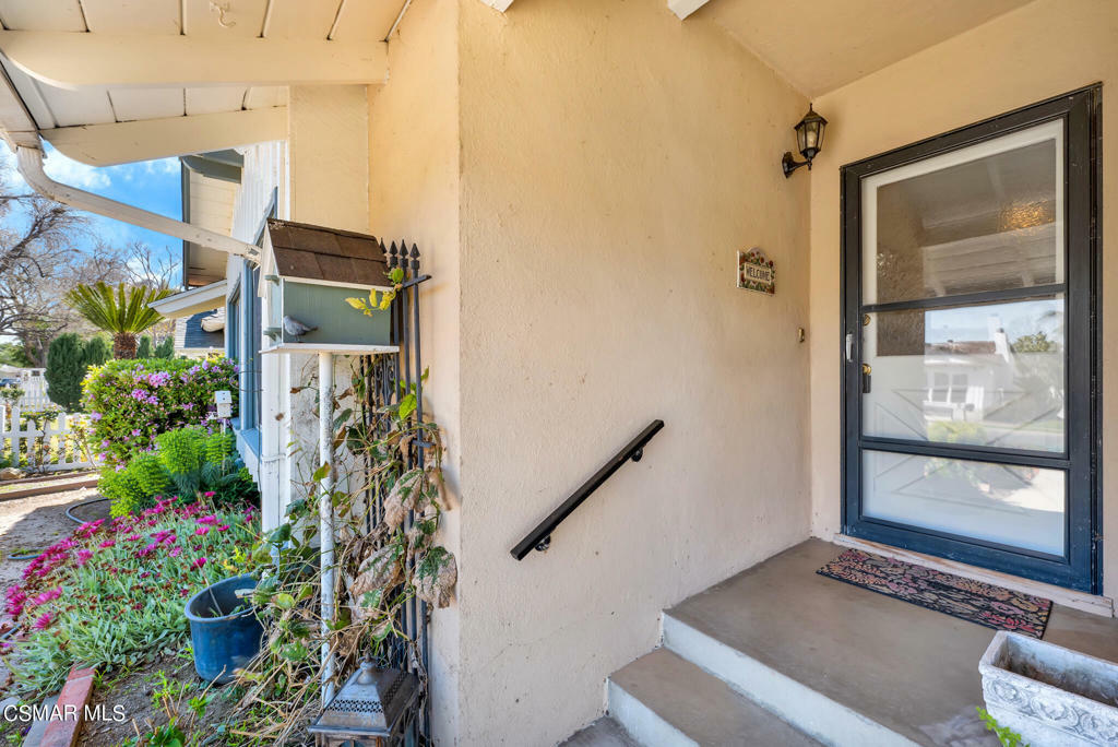 Property Photo:  8937 Monogram Avenue  CA 91343 