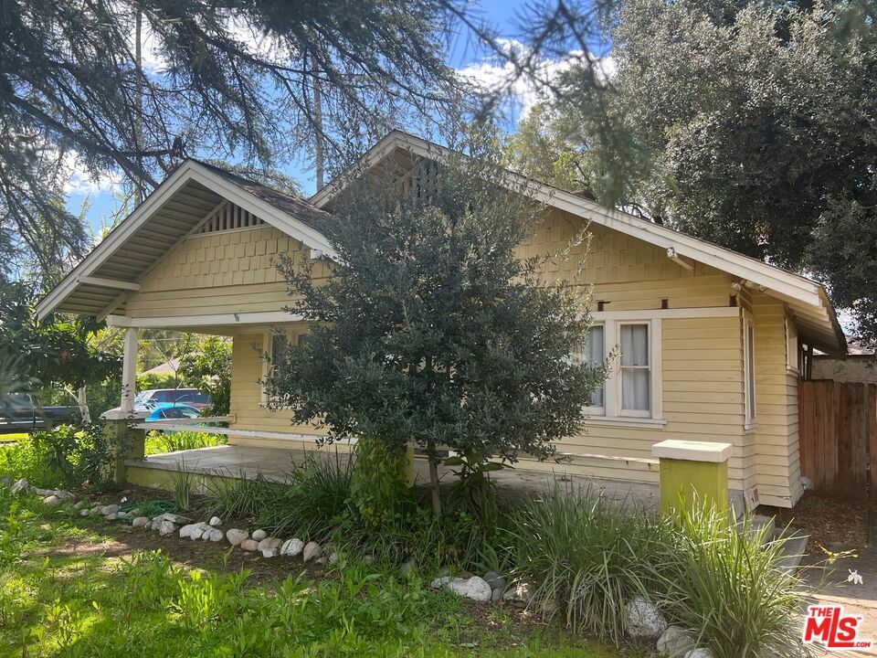 Property Photo:  103 S Craig Avenue  CA 91107 