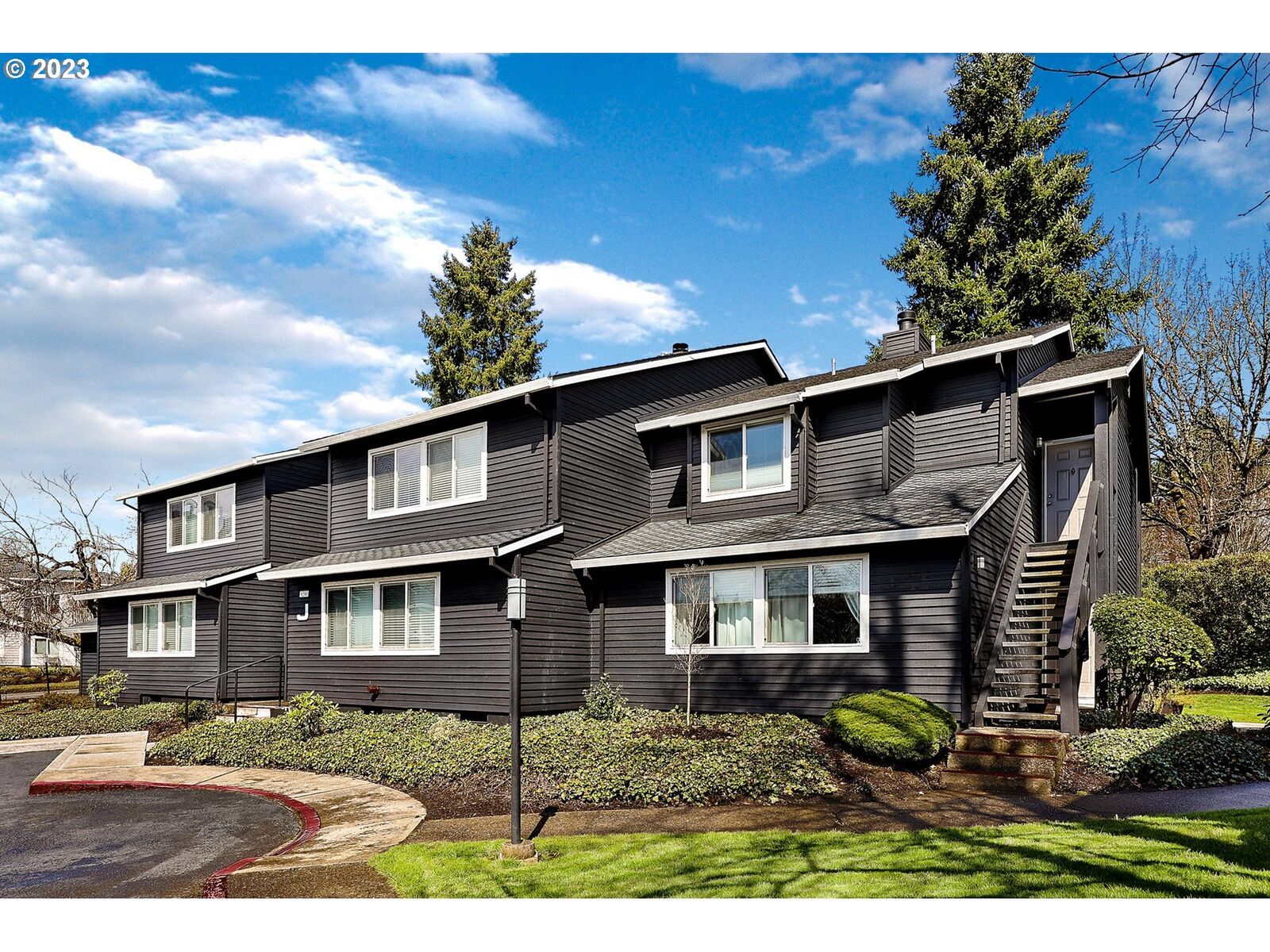 Property Photo: 9290 SW 146th Ter J-8 OR 97007