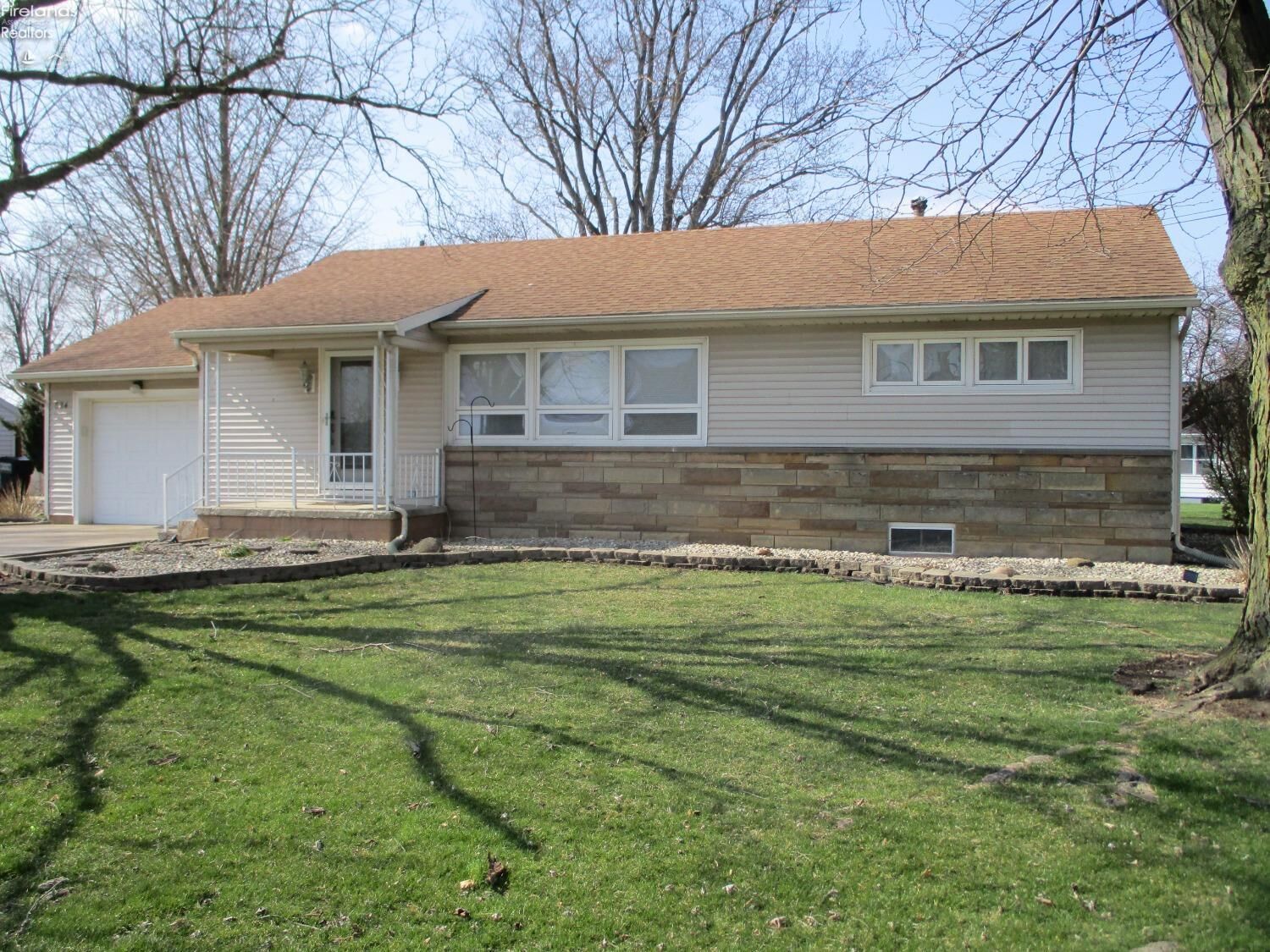Property Photo:  824 Kilbourne Street  OH 44811 