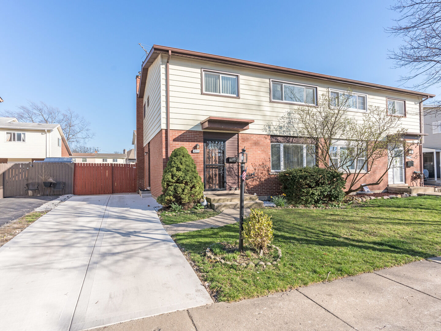 Property Photo: 9277 N Courtland Drive IL 60714