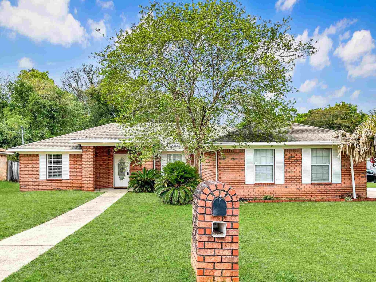 Property Photo: 7400 St James Pl FL 32506