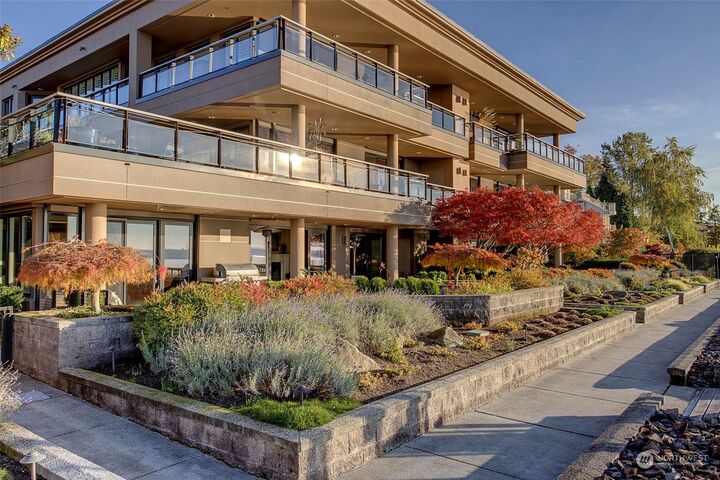 925 Lake Street S 101  Kirkland WA 98033 photo