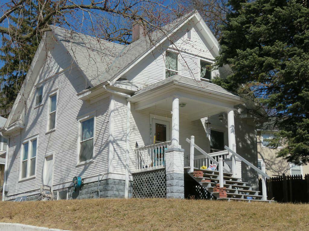 Property Photo:  302 Hyde  Avenue  IA 51503 