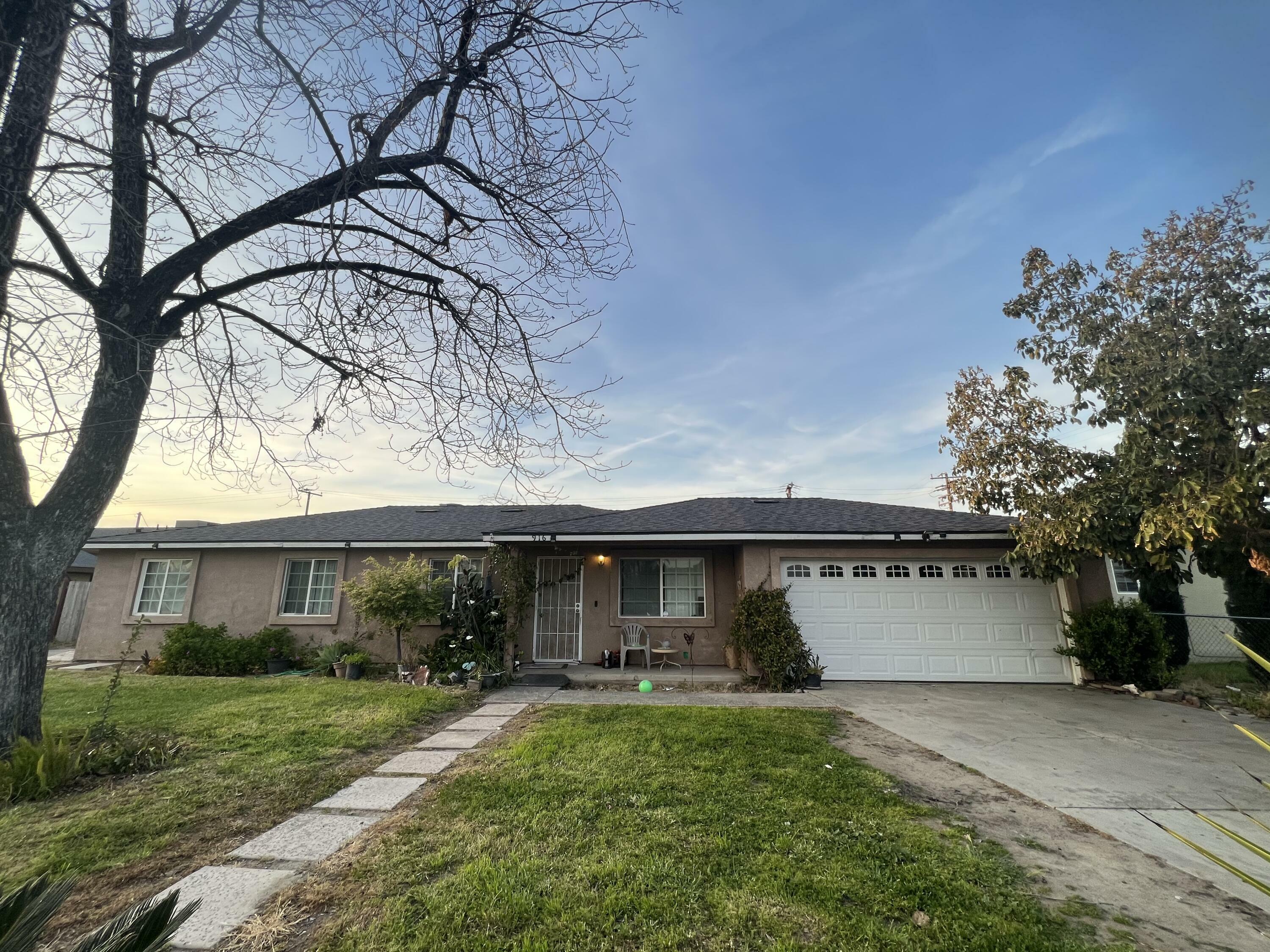 Property Photo:  916 W Prospect Avenue  CA 93291 