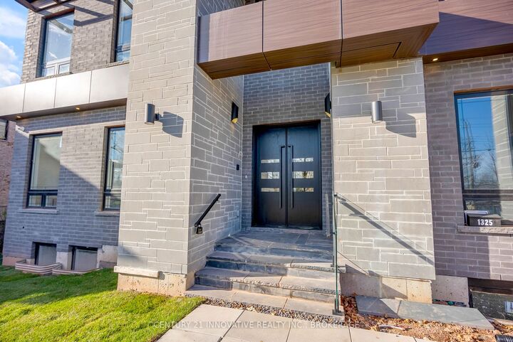 Photo de la propriété:  1325 Rebecca St  ON L6L 1Z3 