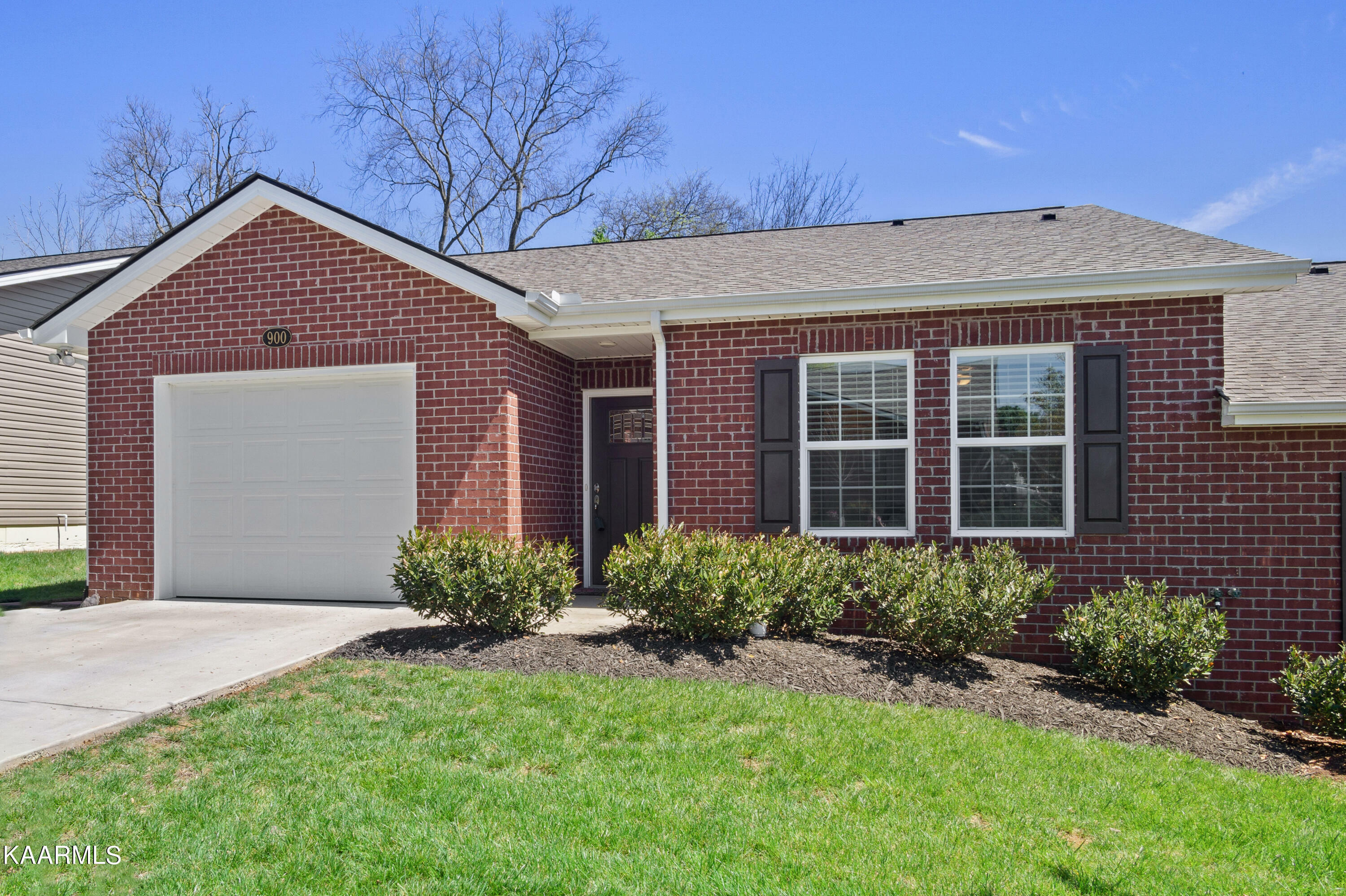 Property Photo: 900 Spring Park Rd TN 37914
