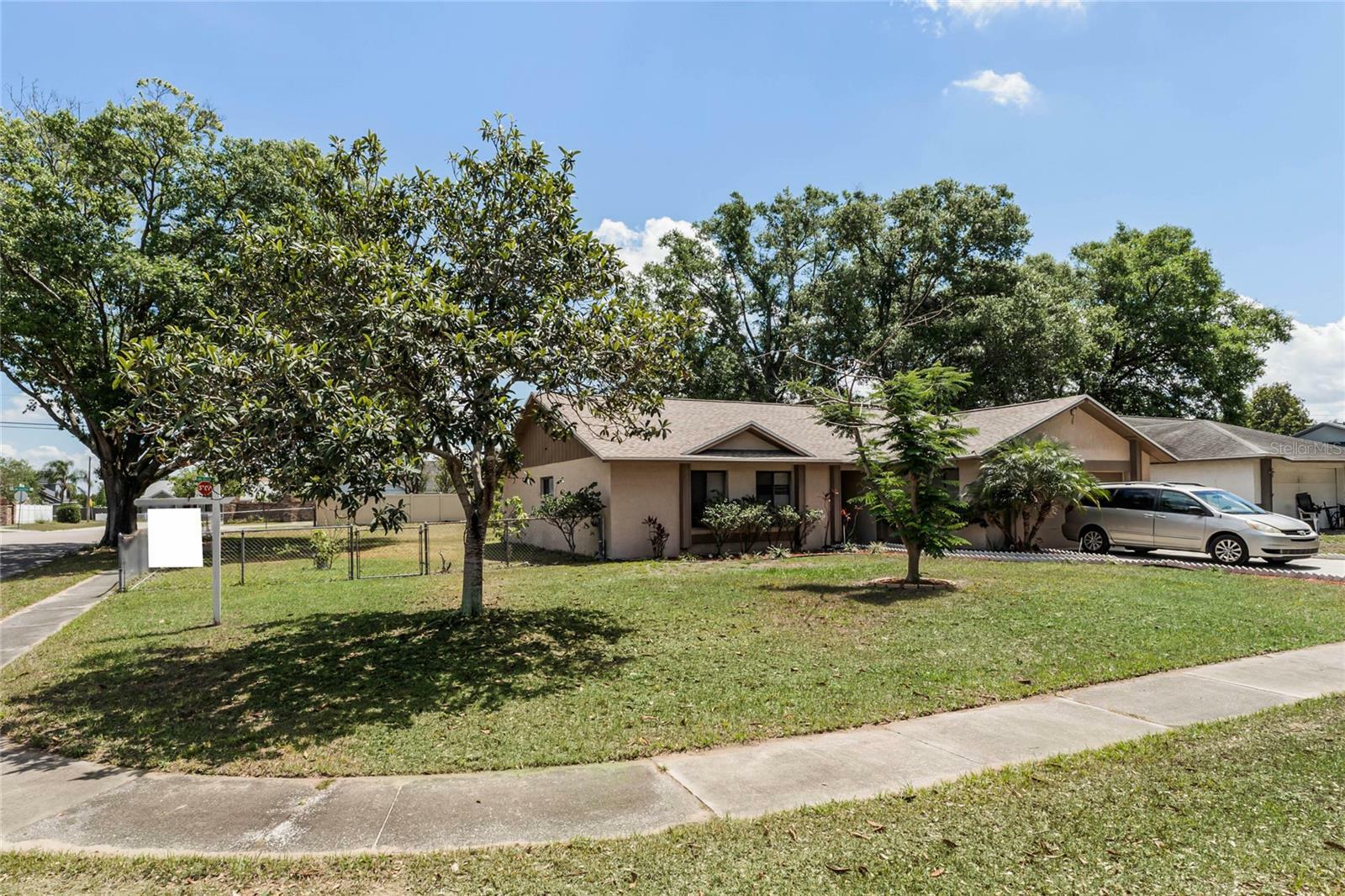 Property Photo:  5539 Westview Drive  FL 32810 