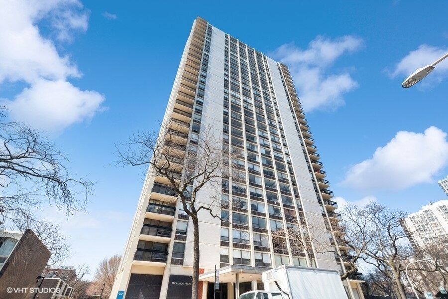 Property Photo: 1355 N Sandburg Terrace 2302D IL 60610