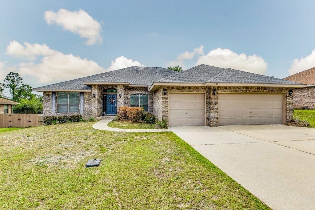 Property Photo: 1585 Twin Pines Cir FL 32533