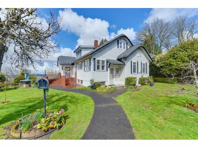 Property Photo: 6557 SE Thorburn St OR 97215