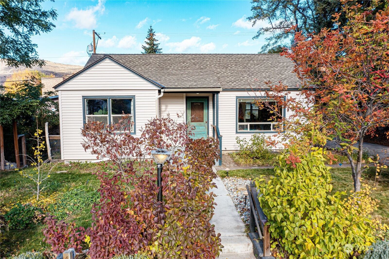 Property Photo: 417 E Wapato Street WA 98816