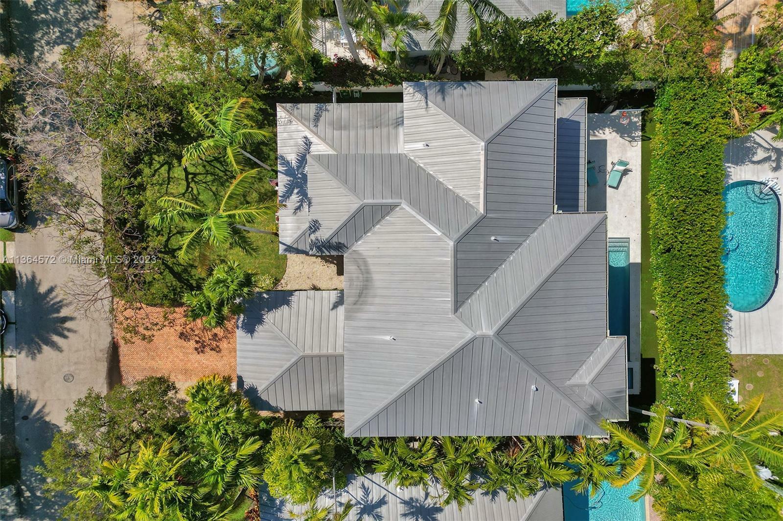 Property Photo: 290 Ridgewood Rd FL 33149