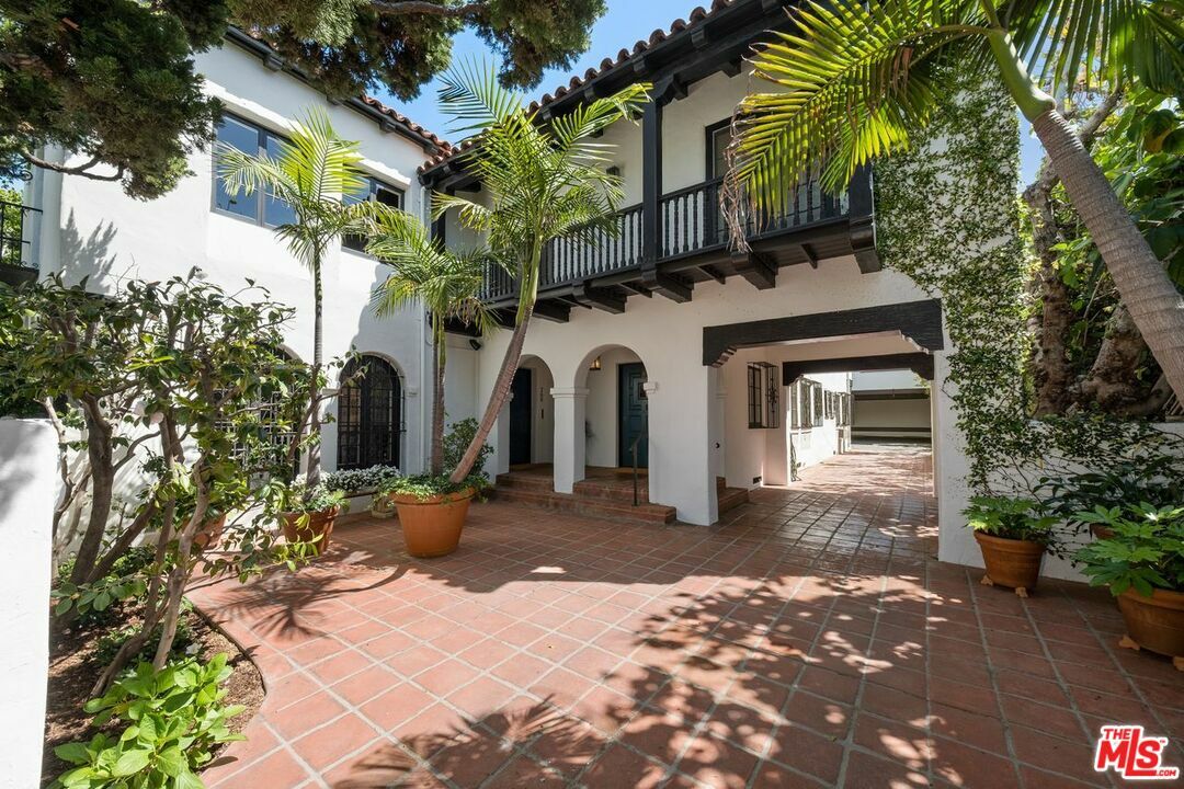 Property Photo: 262 S Orange Dr CA 90036