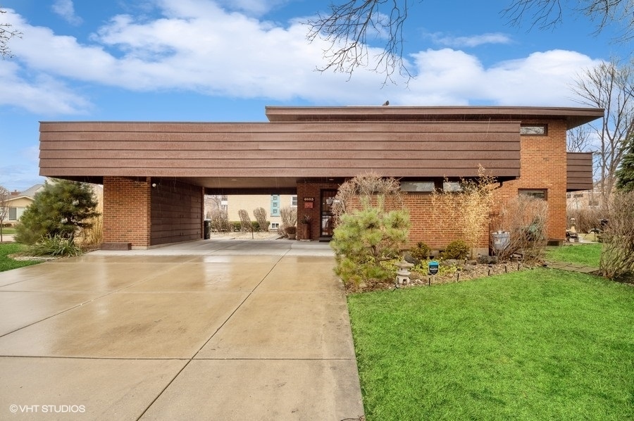 Property Photo: 6603 N Drake Avenue IL 60712
