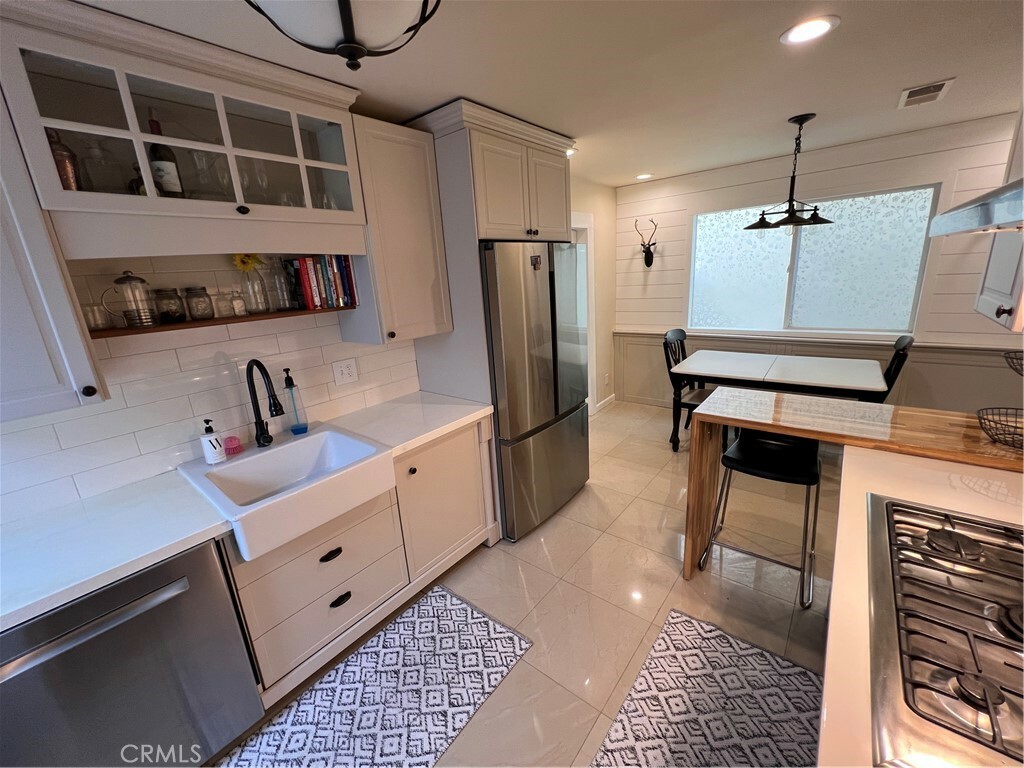 Property Photo:  1933 W Arlington Street  CA 90810 