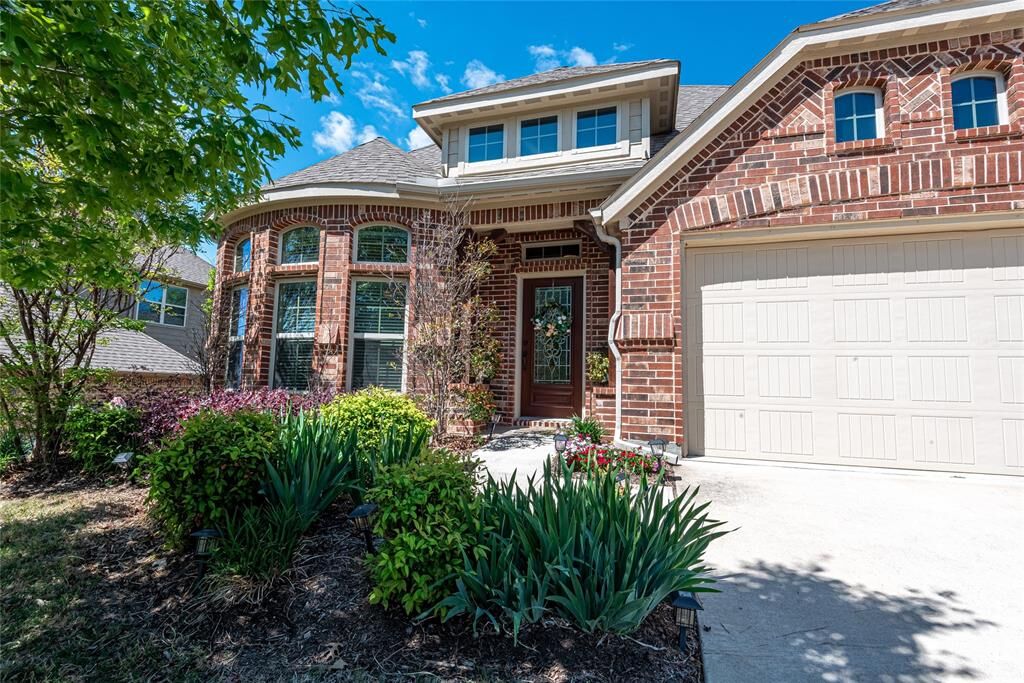 Property Photo:  1926 Lindentree Drive  TX 76086 